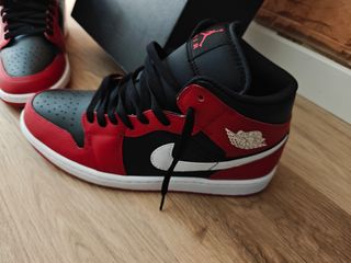 Air Jordan 1 Mid Negro/Rojo/Blanco Talla 44.5