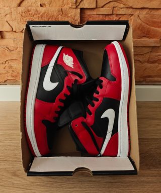 Air Jordan 1 Mid Negro/Rojo/Blanco Talla 44.5