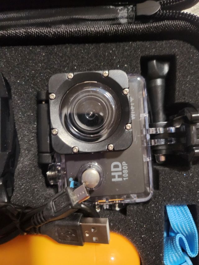 GoPro Cámara Deportiva HD con Accesorios