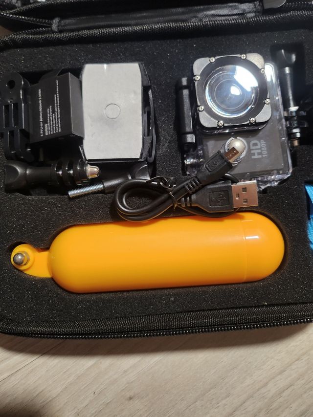 GoPro Cámara Deportiva HD con Accesorios