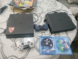 2 Consolas PS4 (PlayStation 4) Negra y Blanca