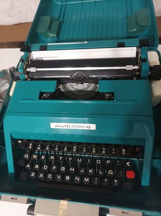 Máquina de escribir Olivetti Studio 45
