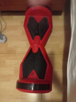 Patinete eléctrico rojo