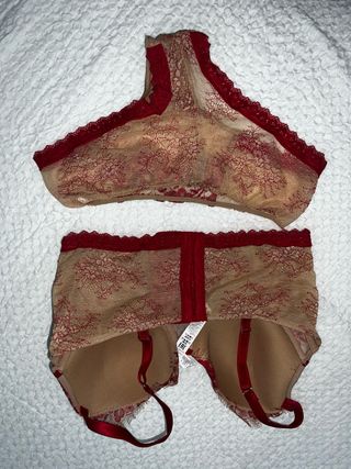Bustier 90C y Braga M Beige con Flores Rojas