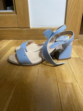 Sandalias de tacón azul claro cintas de cuero