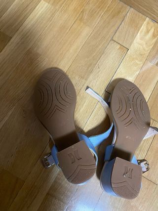 Sandalias de tacón azul claro cintas de cuero
