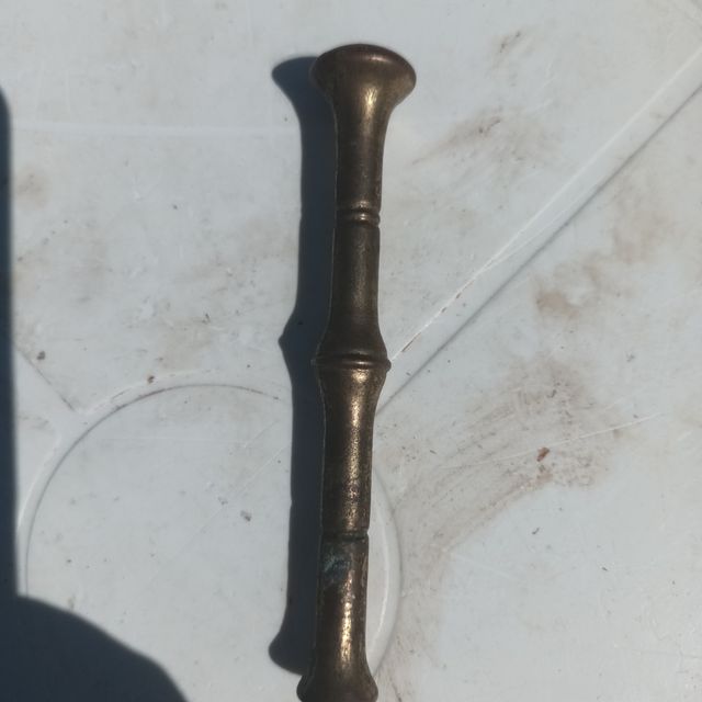 Mortaio e pestello in ottone antico