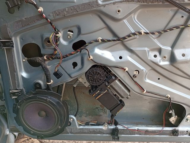 PARAGOLPE Y PUERTAS SKODA OCTAVIA AÑO 1998.