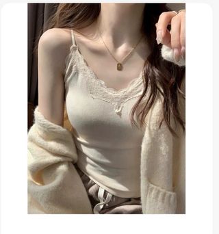 Top blanco de tirantes con encaje