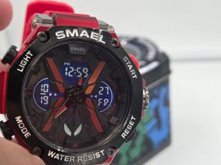 Reloj Deportivo Nuevo en Lata apto agua con luz.