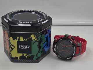 Reloj Deportivo Nuevo en Lata apto agua con luz.