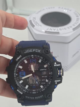 Reloj Deportivo Nuevo en Lata apto agua con luz.
