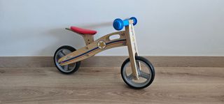 Bicicleta de madera sin pedales