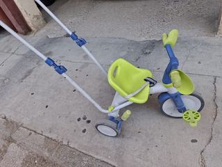 Triciclo infantil con manillar