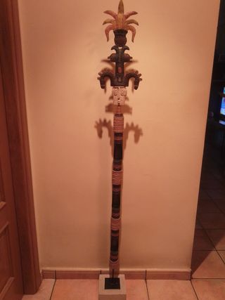 Figura decorativa in pietra e legno