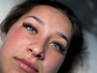 extensión de pestañas pelo a pelo.