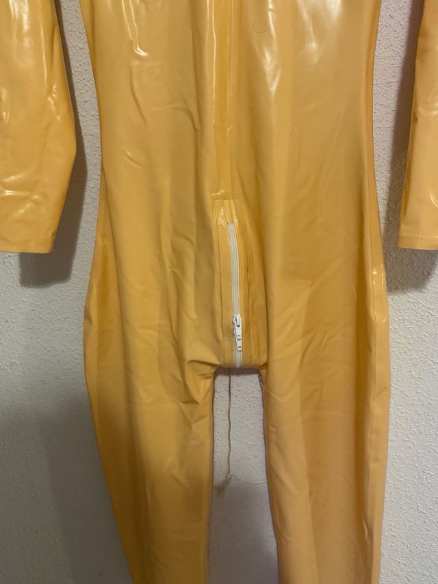 Mono de látex estilo muñeca