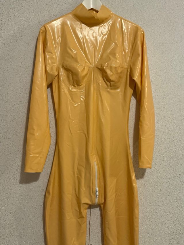 Mono de látex estilo muñeca