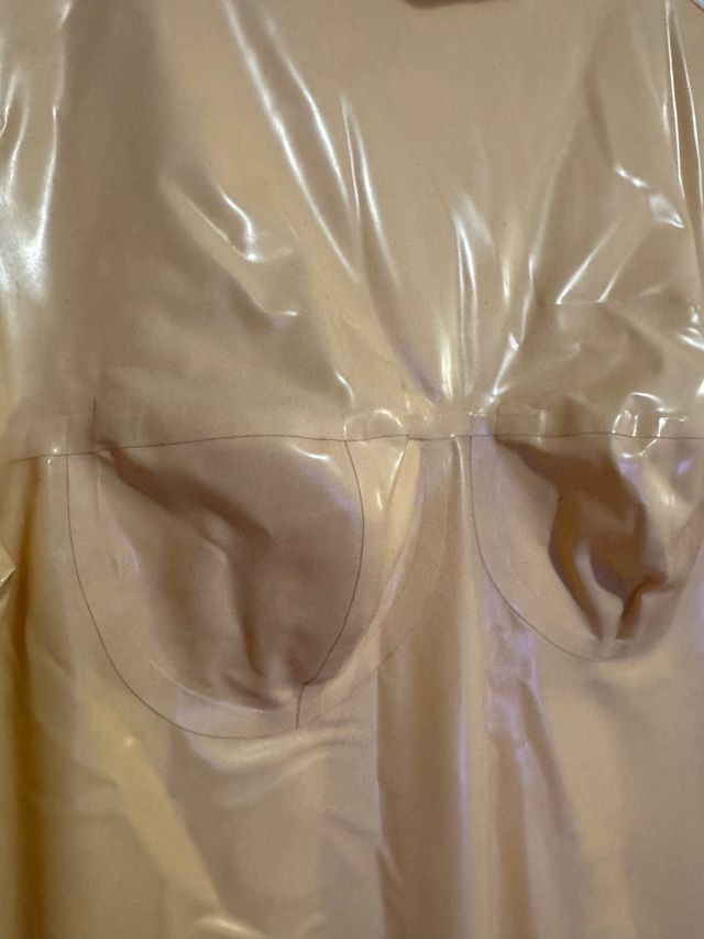 Mono de látex estilo muñeca