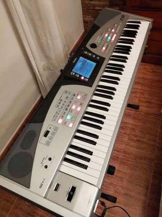 Teclado Roland E-60
76 teclas