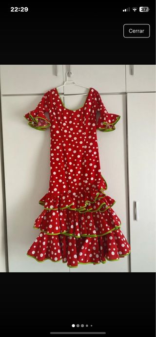 Vestido de flamenca rojo con lunares blancos