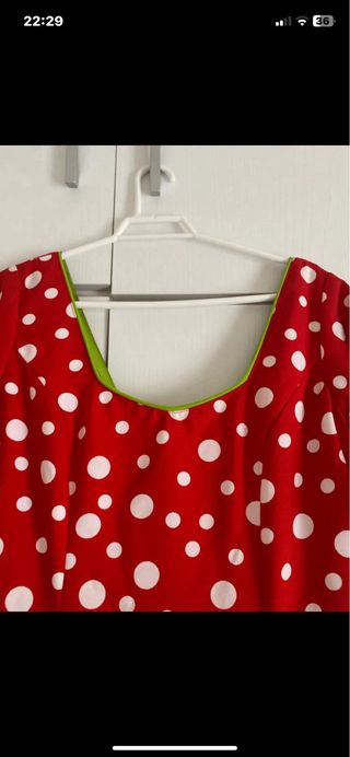 Vestido de flamenca rojo con lunares blancos
