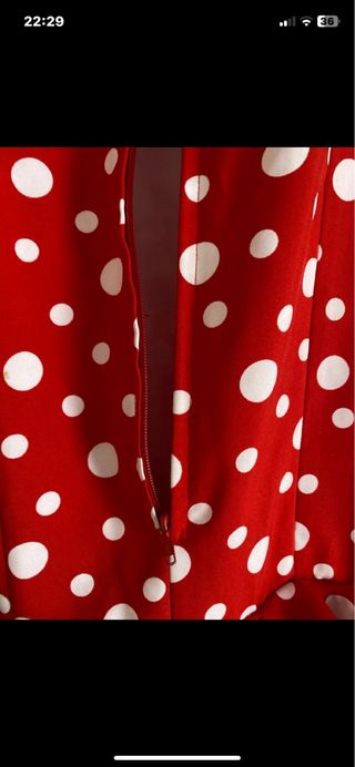 Vestido de flamenca rojo con lunares blancos
