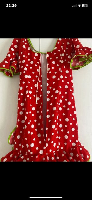 Vestido de flamenca rojo con lunares blancos