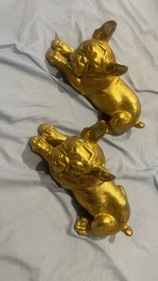 Pareja de perritos decorativos dorados