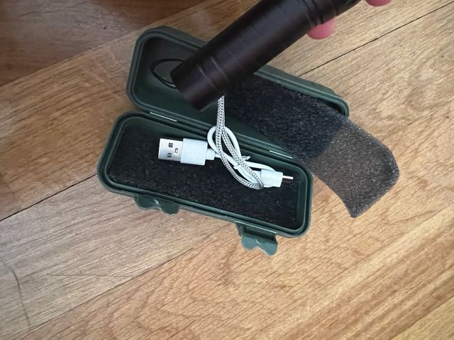 Linterna LED USB Recargable Impermeable