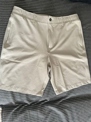 Pantalón corto Under Armour beige