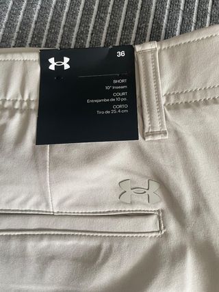 Pantalón corto Under Armour beige