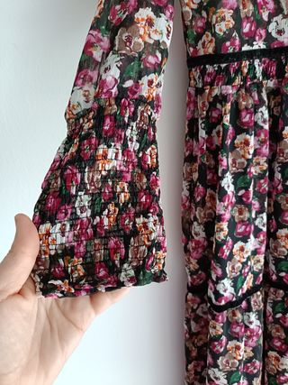 Vestido Zara floral midi
