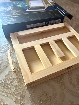 Maletín de pintura de madera.