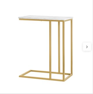 Mesa auxiliar dorada y blanca