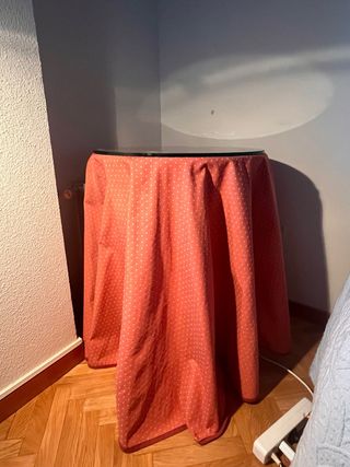 Mesa camilla redonda con mantel
