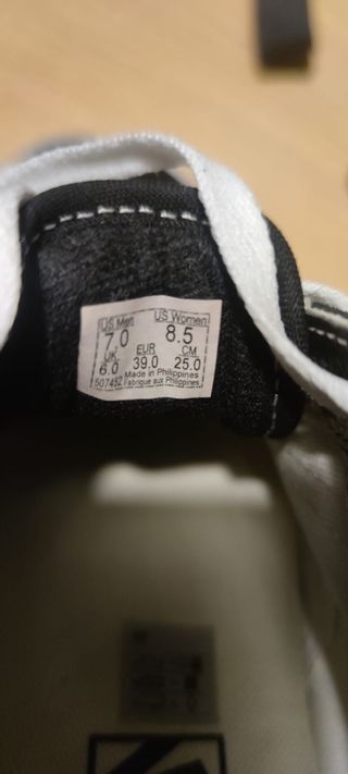 Vans Ward Negras Talla 39 Nuevas. Sin estrenar. 