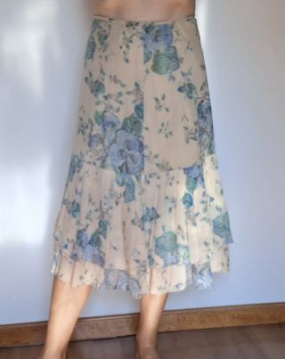 Falda floral beige y azul