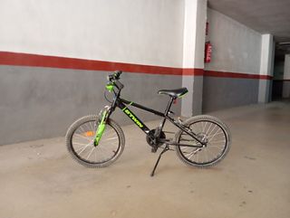 Bicicleta infantil verde