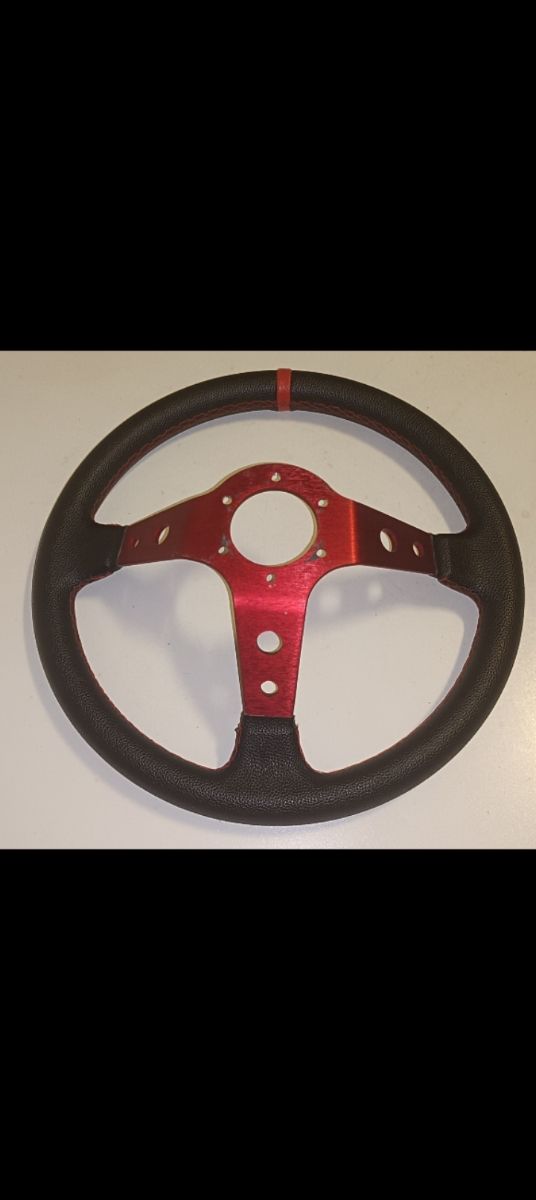 VOLANTE OMP DESPLAZADO CASI SIN USO