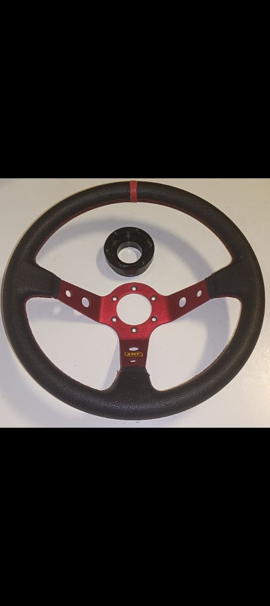 VOLANTE OMP DESPLAZADO CASI SIN USO