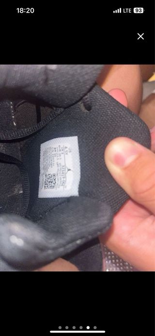Zapatillas Jordan Negras y Rojas