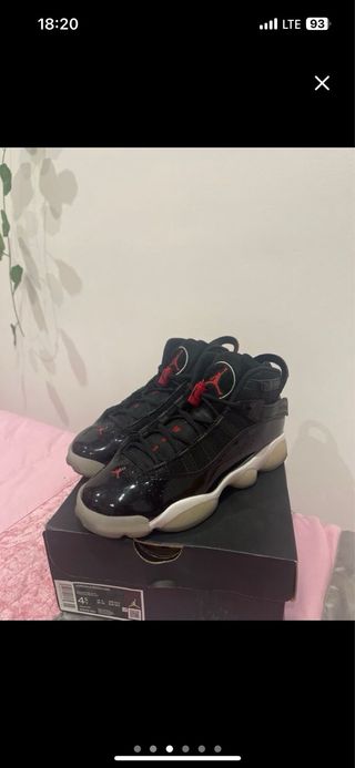 Zapatillas Jordan Negras y Rojas
