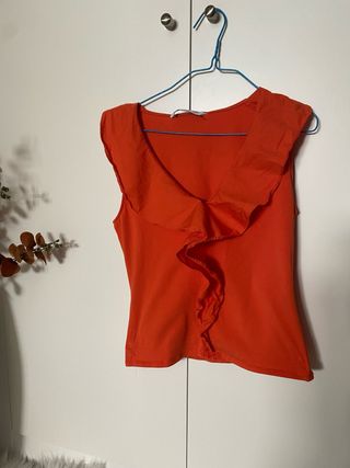 Blusa naranja con volante