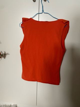 Blusa naranja con volante