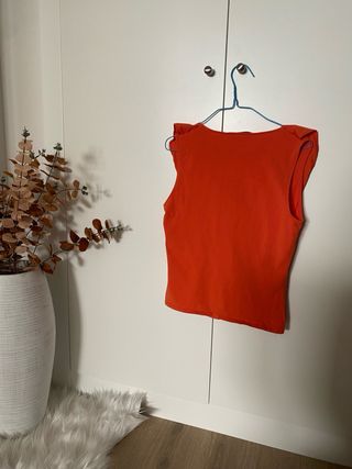 Blusa naranja con volante