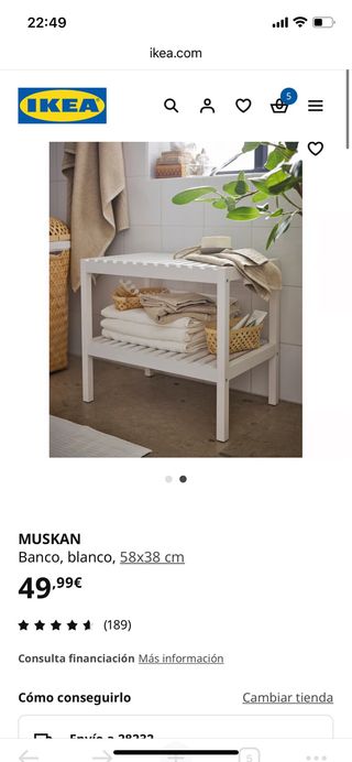 Estantería de madera blanca para baño