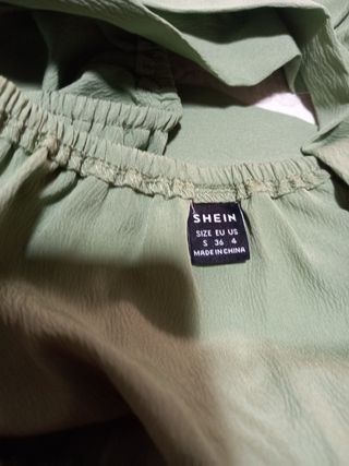 Top verde mangas abullonadas