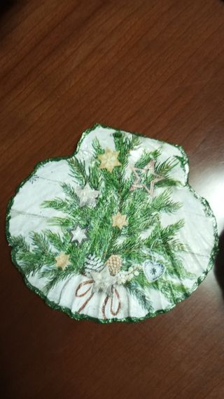 Conchas decorativas de papel y tela