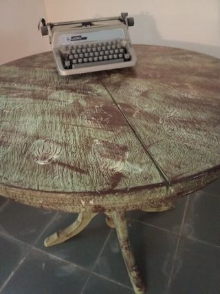 Mesa redonda de madera